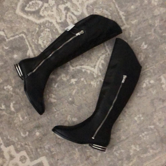 Edgy Chic DKNY Striped Heel Black Leather Boots - Picture 3 of 14